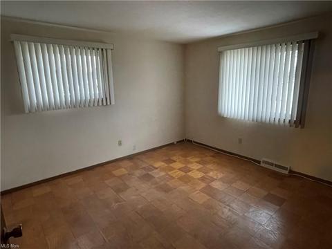 8001 Fenway Dr, Parma, OH 44129 photo 14
