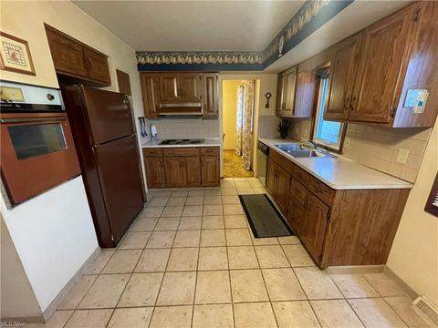 8001 Fenway Dr, Parma, OH 44129 photo 7