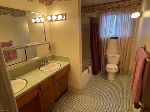 8001 Fenway Dr, Parma, OH 44129 photo 12