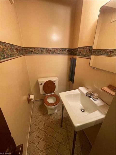 8001 Fenway Dr, Parma, OH 44129 photo 17