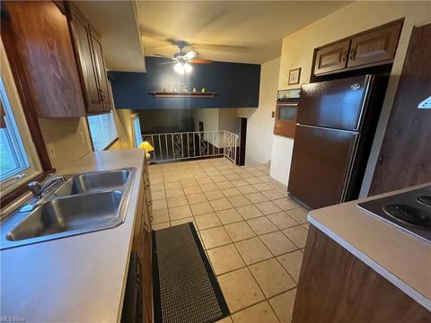 8001 Fenway Dr, Parma, OH 44129 photo 8