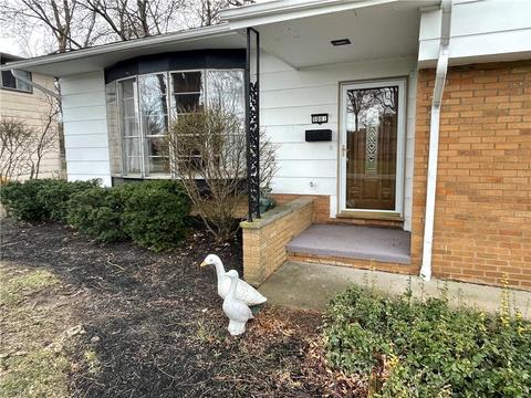 8001 Fenway Dr, Parma, OH 44129 photo 2