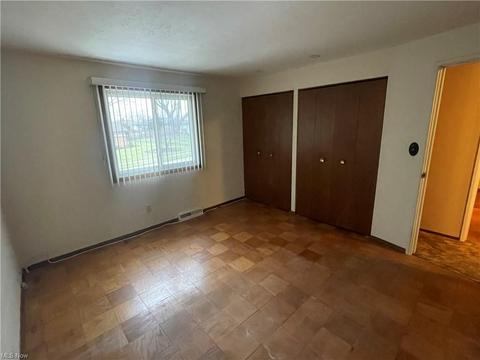 8001 Fenway Dr, Parma, OH 44129 photo 15