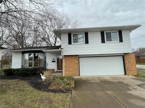 8001 Fenway Dr, Parma, OH 44129 photo 1