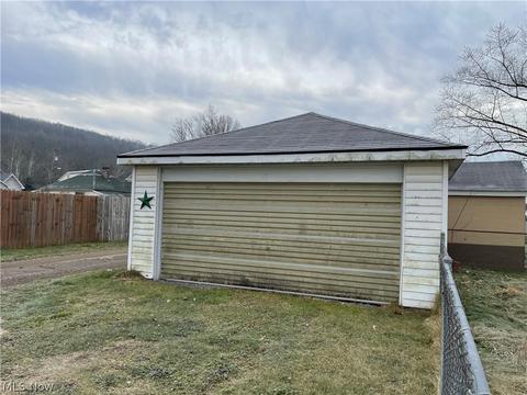70 Watson St, Dillonvale, OH 43917 photo 2