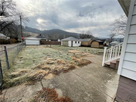 70 Watson St, Dillonvale, OH 43917 photo 3