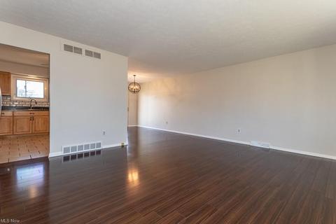 7189 Abbot Dr, Parma, OH 44134 photo 11
