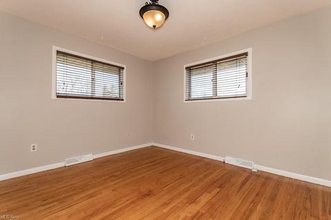 7189 Abbot Dr, Parma, OH 44134 photo 16