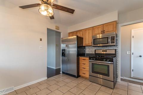 7189 Abbot Dr, Parma, OH 44134 photo 2
