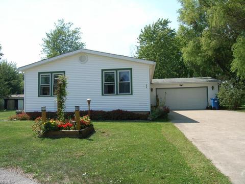 84 Pike Ct, Lagrange, OH 44050 photo 3