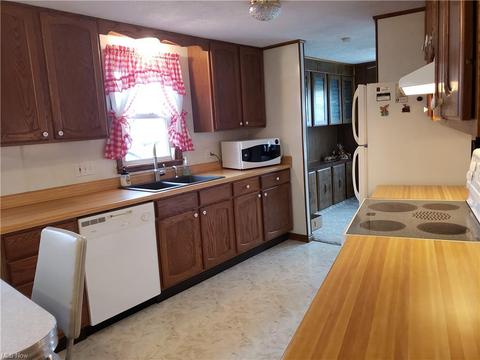 84 Pike Ct, Lagrange, OH 44050 photo 4
