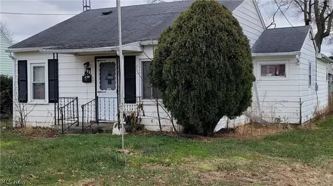 506 Ames St, Clyde, OH 43410 photo 2