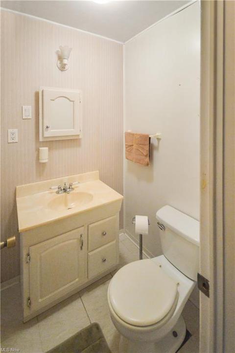 1641 E 49th St, Ashtabula, OH 44004 photo 9