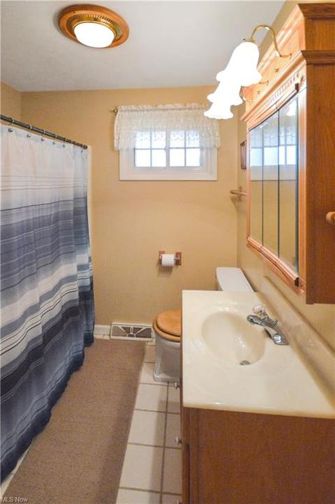 1641 E 49th St, Ashtabula, OH 44004 photo 8