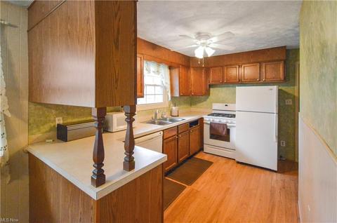 1641 E 49th St, Ashtabula, OH 44004 photo 5