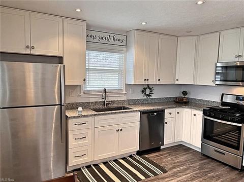 402 Karen Dr, Chardon, OH 44024 photo 9