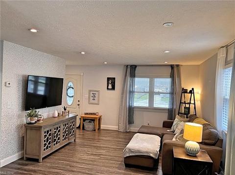 402 Karen Dr, Chardon, OH 44024 photo 5