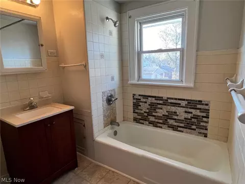 692 Patterson Ave, Akron, OH 44310 photo 14