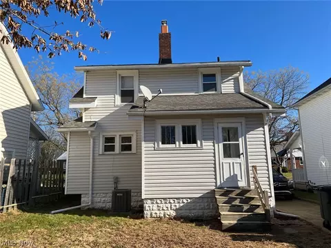 692 Patterson Ave, Akron, OH 44310 photo 4