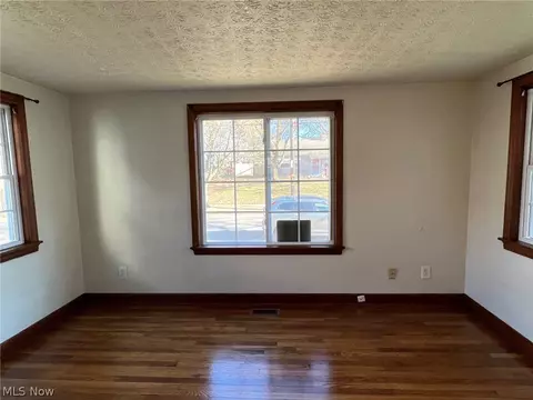 692 Patterson Ave, Akron, OH 44310 photo 7