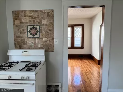 692 Patterson Ave, Akron, OH 44310 photo 18