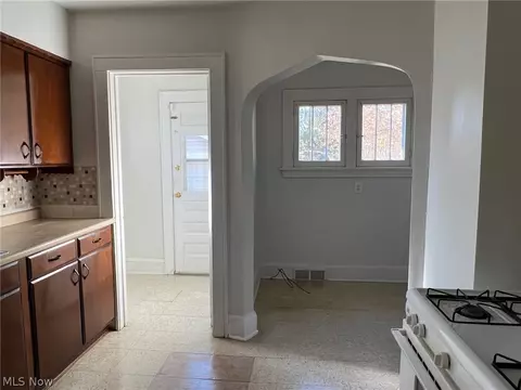 692 Patterson Ave, Akron, OH 44310 photo 17