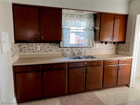 692 Patterson Ave, Akron, OH 44310 photo 16