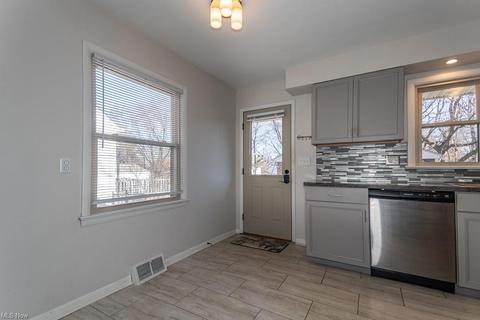 1949 E 300th St, Wickliffe, OH 44092 photo 8