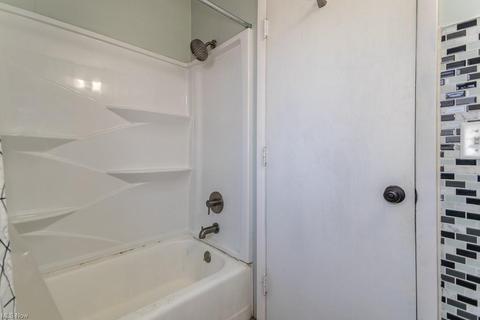 1949 E 300th St, Wickliffe, OH 44092 photo 9