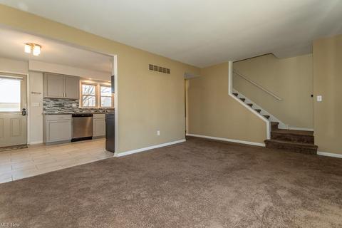 1949 E 300th St, Wickliffe, OH 44092 photo 3
