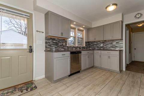 1949 E 300th St, Wickliffe, OH 44092 photo 5
