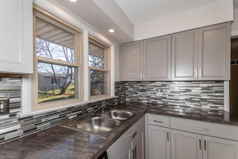 1949 E 300th St, Wickliffe, OH 44092 photo 6