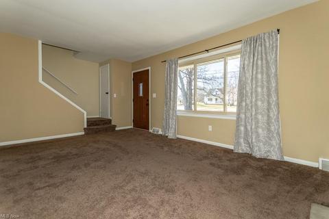1949 E 300th St, Wickliffe, OH 44092 photo 2