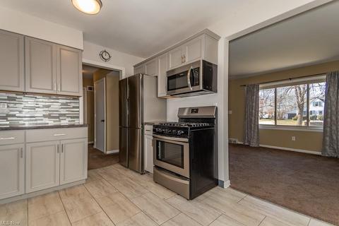 1949 E 300th St, Wickliffe, OH 44092 photo 7