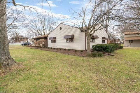 514 Iron Ave E, Dover, OH 44622 photo 2