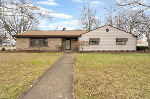 514 Iron Ave E, Dover, OH 44622 photo 3
