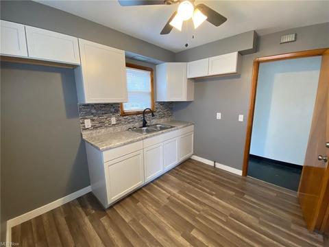 6099 Ridge Rd, Parma, OH 44129 photo 2