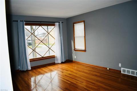 6099 Ridge Rd, Parma, OH 44129 photo 6