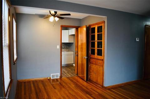 6099 Ridge Rd, Parma, OH 44129 photo 4