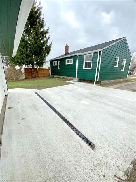 5326 Harmony Ln, Willoughby, OH 44094 photo 3