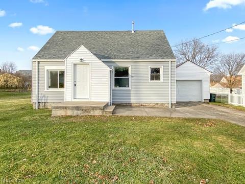165 Renee Dr, Struthers, OH 44471 photo 1