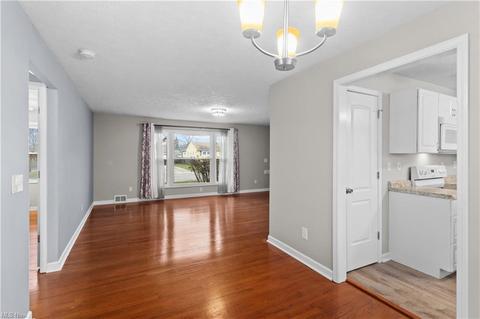 11907 Glamer Dr, Parma, OH 44130 photo 6