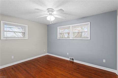 11907 Glamer Dr, Parma, OH 44130 photo 10