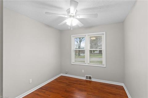 11907 Glamer Dr, Parma, OH 44130 photo 13