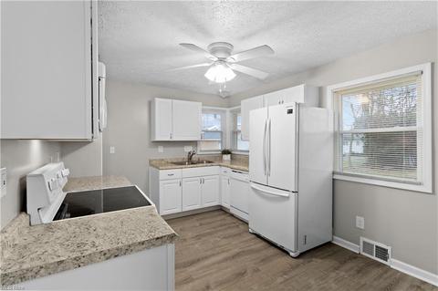 11907 Glamer Dr, Parma, OH 44130 photo 7
