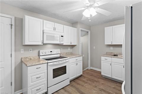 11907 Glamer Dr, Parma, OH 44130 photo 8
