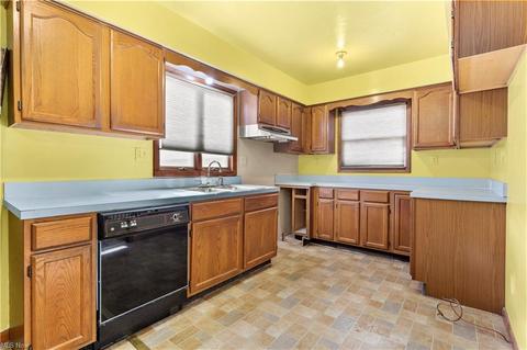 1744 E 34th St, Lorain, OH 44055 photo 9