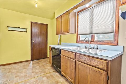 1744 E 34th St, Lorain, OH 44055 photo 10