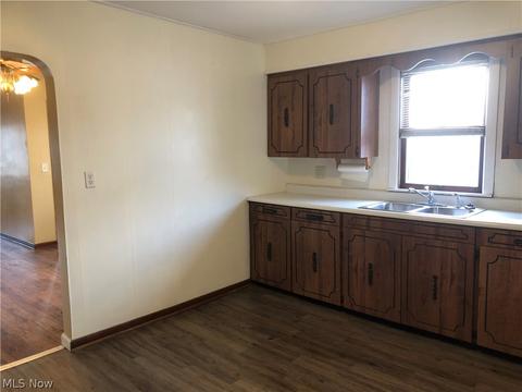1107 E 16th St, Ashtabula, OH 44004 photo 7