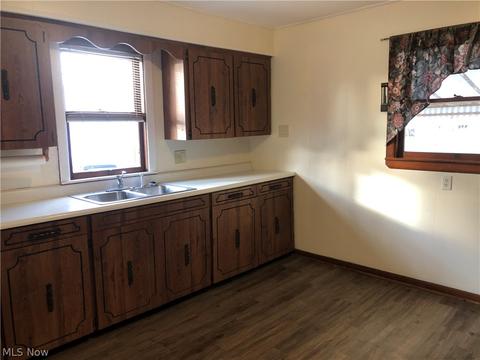 1107 E 16th St, Ashtabula, OH 44004 photo 5